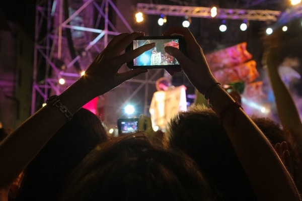 Apple : Un brevet pour bloquer les photos de concerts